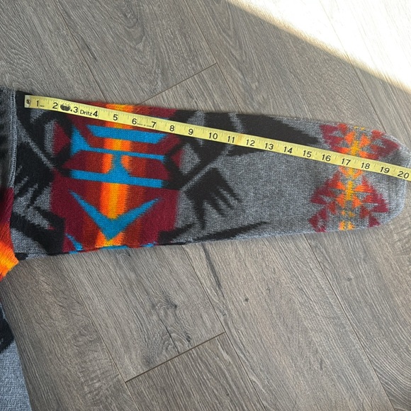 Artesan Hand Made Ecuadorian Wool Hoodie - Picture 9 of 10